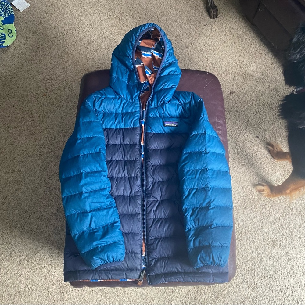 Patagonia boys reversible down jacket M